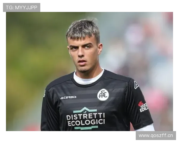 马尔蒂尼与费尔南德斯在防线稳定性下出现结构偏移