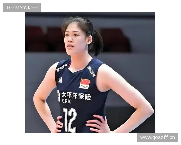 李盈莹开着豪车自己提菜袋上楼，这反差我笑出了声